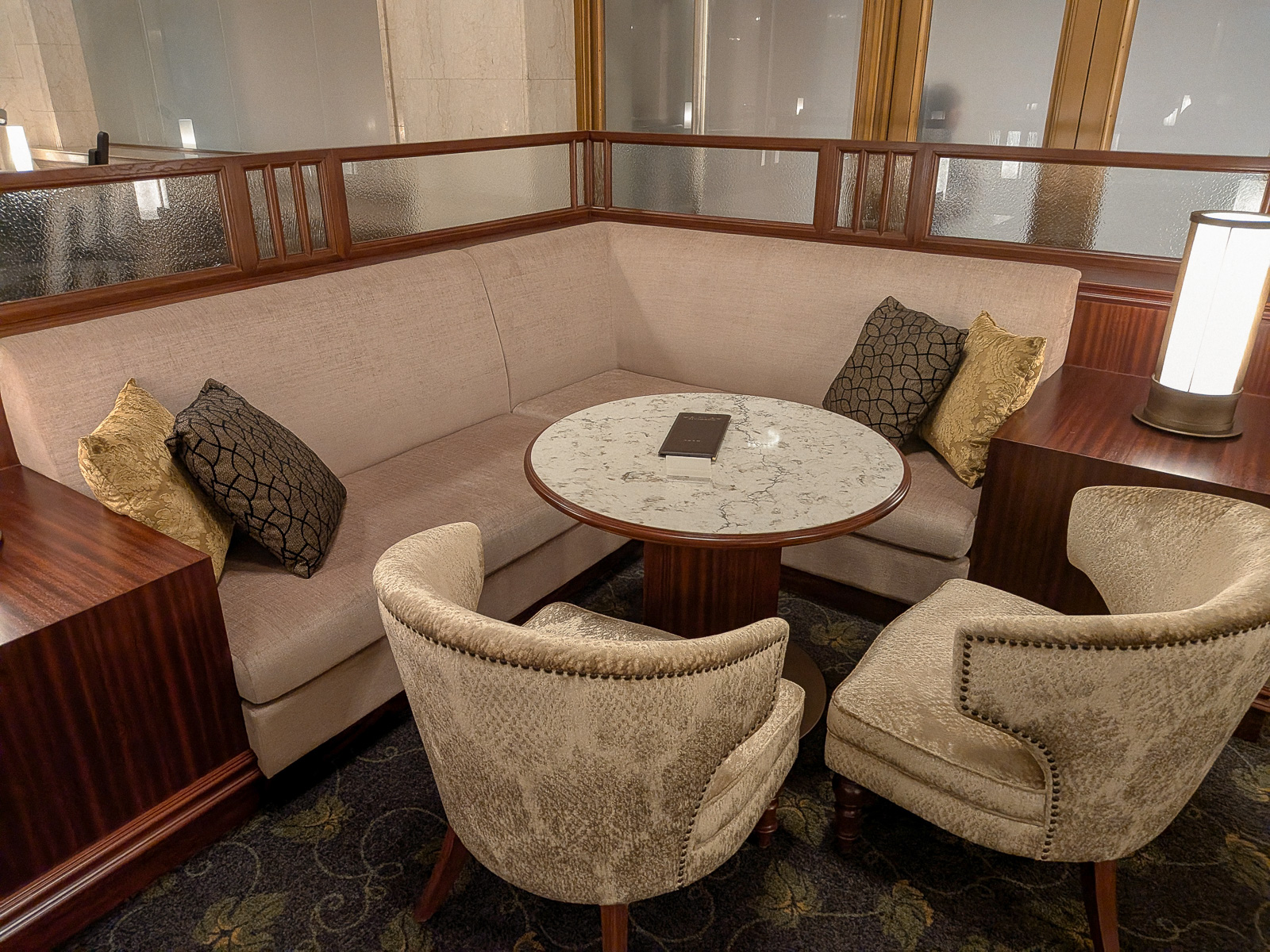 照り焼きサンドイッチ　座席